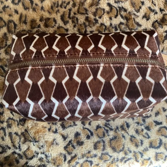 NWT Revive Vintage Faux Fur Cosmetic Bag - Picture 5 of 6